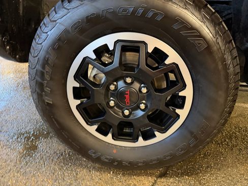 Used 2025 Toyota Tacoma TRD Off-Road image 27