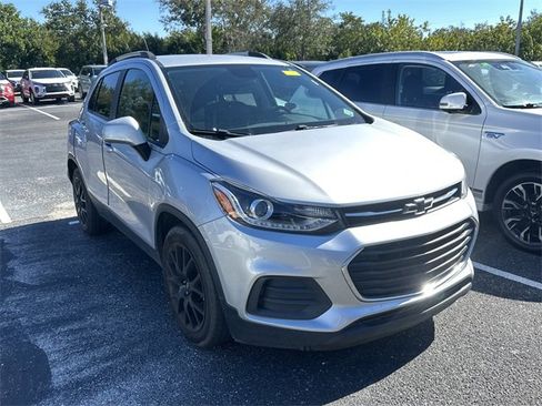 Used 2022 Chevrolet Trax LT w/ Sport Edition image 5
