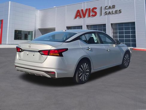 Used 2025 Nissan Altima 2.5 SV FWD image 6