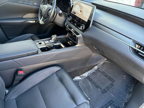 Certified 2025 Lexus RX 450h AWD w/ Convenience Package image 17