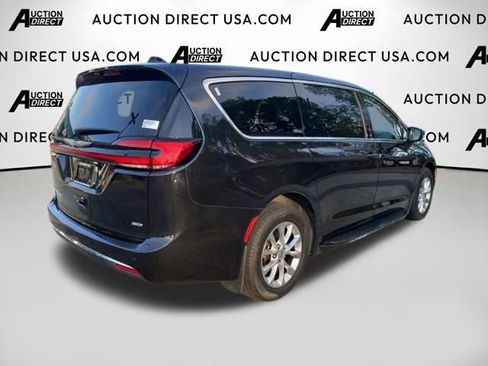 Used 2023 Chrysler Pacifica Touring-L AWD/4WD image 22