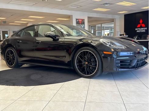 Used 2021 Porsche Panamera image 3