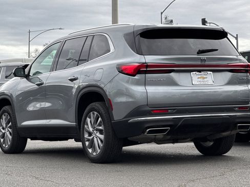 Used 2025 Buick Enclave Preferred image 7