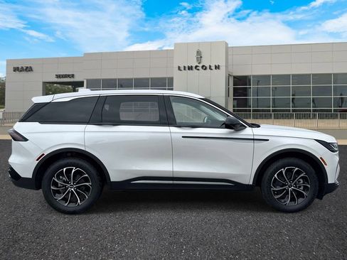 New 2026 Lincoln Nautilus Premier AWD/4WD image 2