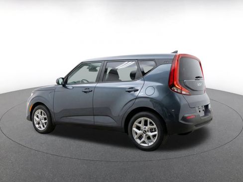 Used 2025 Kia Soul LX w/ LX Technology Package FWD image 5