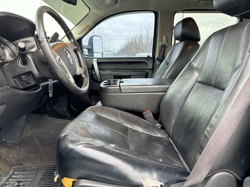 Used 2013 Chevrolet Silverado 2500 LT w/ Custom Sport Truck Package image 18