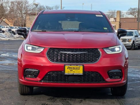 New 2026 Chrysler Pacifica Select AWD/4WD image 2