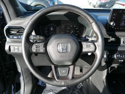 Used 2024 Honda Pilot TrailSport image 16