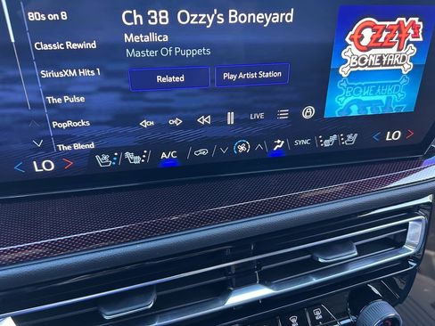 Used 2024 Chevrolet Traverse RS w/ LPO, Floor Liner Package image 33