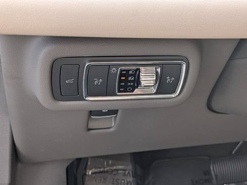 Used 2025 Lincoln Nautilus Premier AWD/4WD image 14