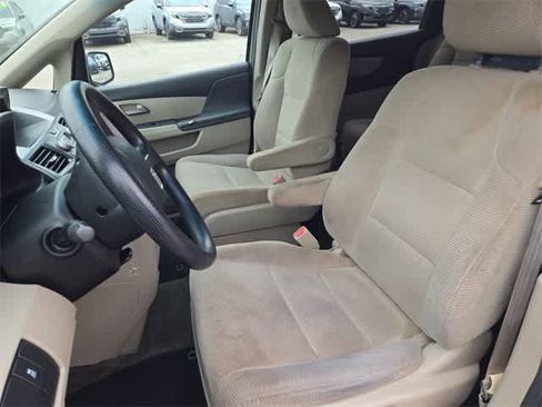 Used 2011 Honda Odyssey LX image 2