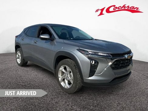 Certified 2025 Chevrolet Trax LS w/ LS Convenience Package FWD image 1