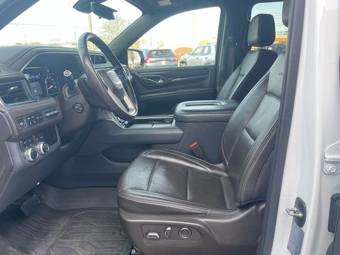 Used 2021 GMC Yukon XL Denali w/ Denali Premium Package image 11