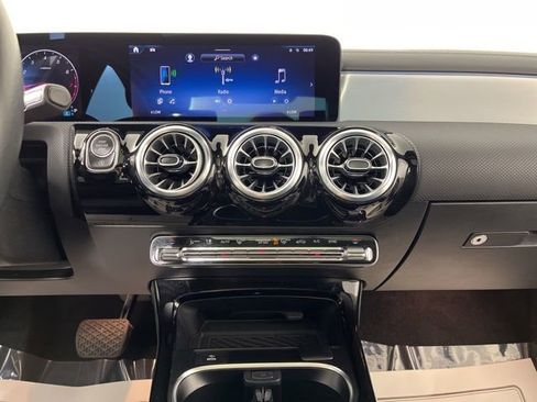 Used 2025 Mercedes-Benz CLA 250 image 25