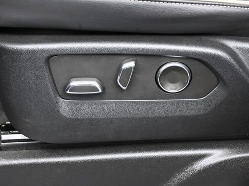 Used 2023 Cadillac Escalade Premium Luxury image 12