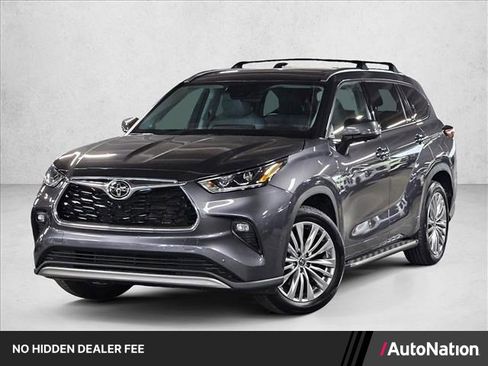 Used 2023 Toyota Highlander Platinum FWD image 1
