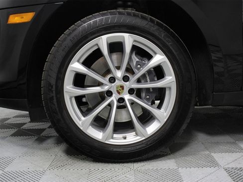 Certified 2025 Porsche Macan image 30