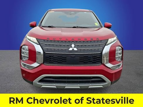 Used 2024 Mitsubishi Outlander SE image 2