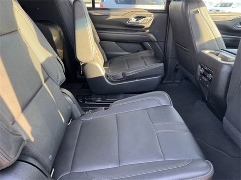 Used 2022 Chevrolet Suburban RST w/ Luxury Package image 7