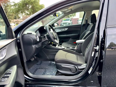 Used 2023 Kia Forte LXS image 8
