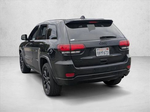Used 2018 Jeep Grand Cherokee Altitude image 7