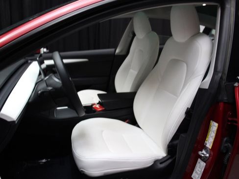 Used 2022 Tesla Model 3 image 28