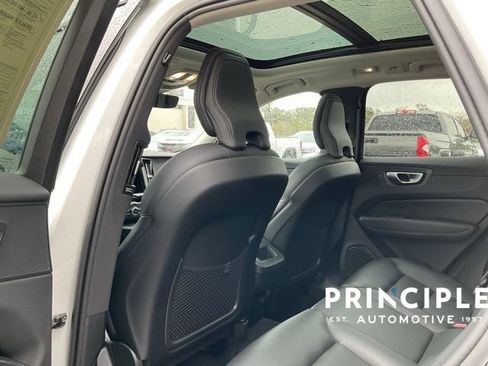 Certified 2025 Volvo XC60 B5 Core image 22