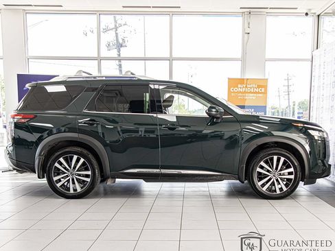 Used 2024 Nissan Pathfinder Platinum AWD/4WD image 9
