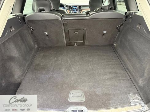 Used 2023 Volvo XC60 B5 Plus image 14