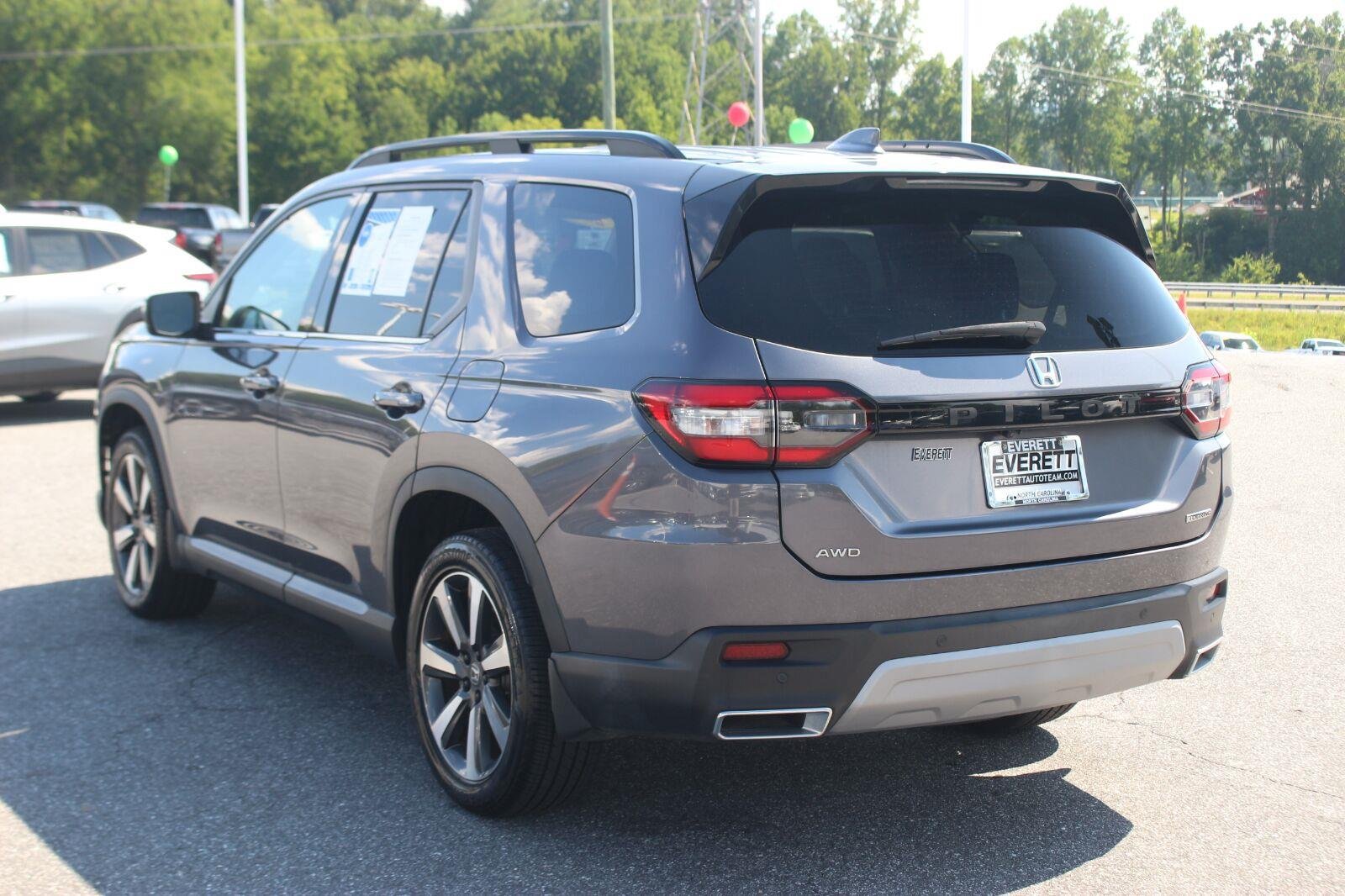 Used 2024 Honda Pilot Touring image 5
