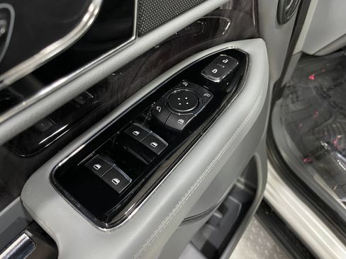 Used 2019 Lincoln Navigator Select AWD/4WD image 15