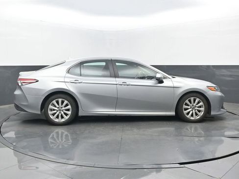 Used 2020 Toyota Camry LE image 2