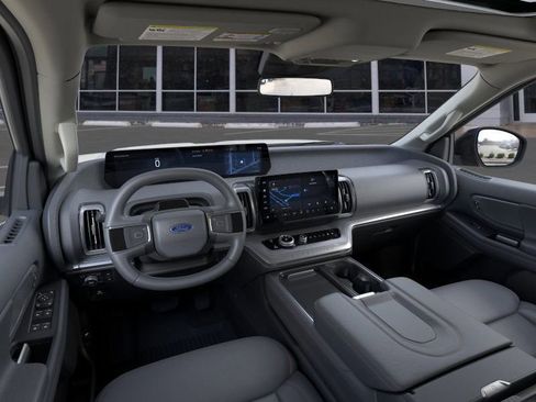 New 2026 Ford Expedition Active image 9