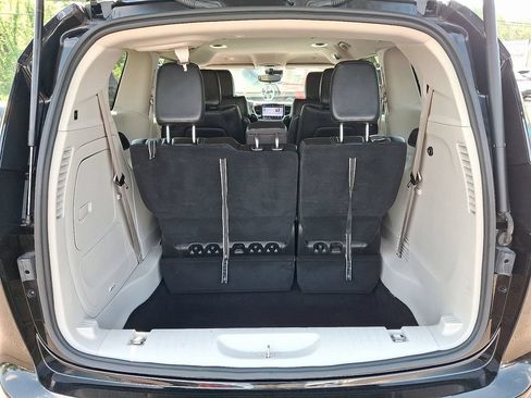 Used 2024 Chrysler Pacifica Limited FWD image 32