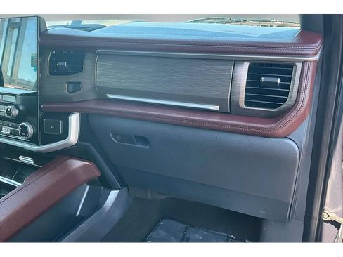 Used 2024 Ford Expedition Limited AWD/4WD image 23