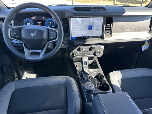 New 2025 Ford Bronco 4-Door image 4