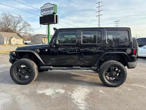 Used 2012 Jeep Wrangler Unlimited Sahara AWD/4WD image 2