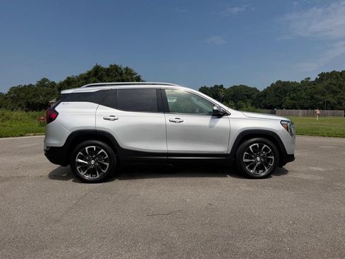 Used 2022 GMC Terrain SLT w/ Infotainment Package II FWD image 6