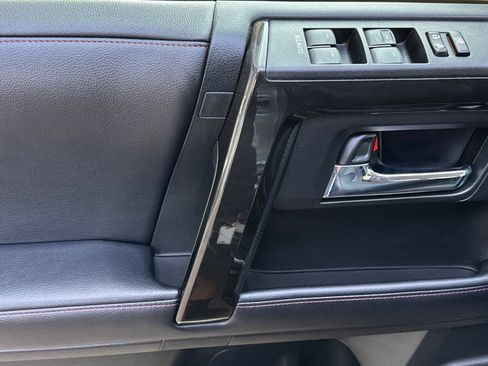 Used 2019 Toyota 4Runner TRD Off-Road Premium AWD/4WD image 11