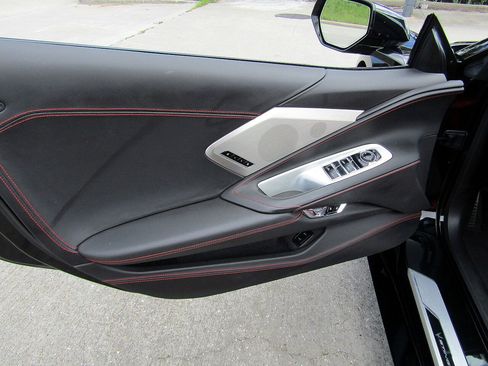 Used 2022 Chevrolet Corvette Stingray Premium Conv w/ Z51 Performance Package RWD image 11