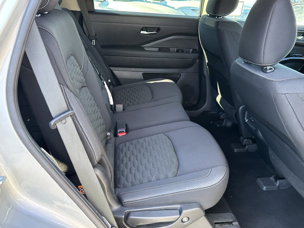 Used 2022 Nissan Pathfinder SV FWD image 19