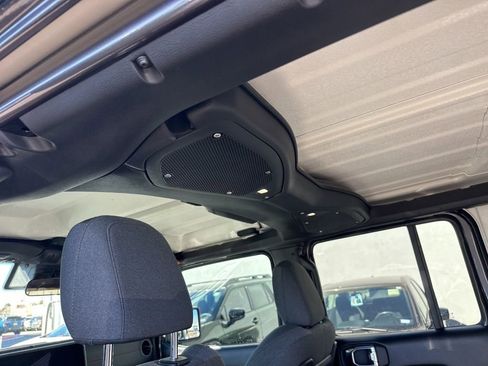 Used 2025 Jeep Wrangler Rubicon image 37