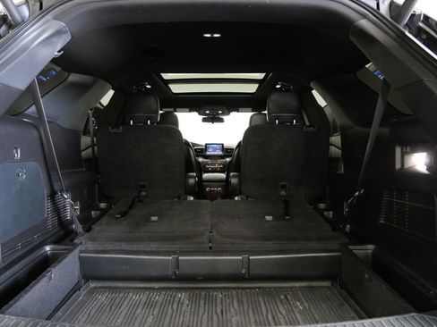 Used 2020 Ford Explorer XLT w/ Equipment Group 202A AWD/4WD image 30