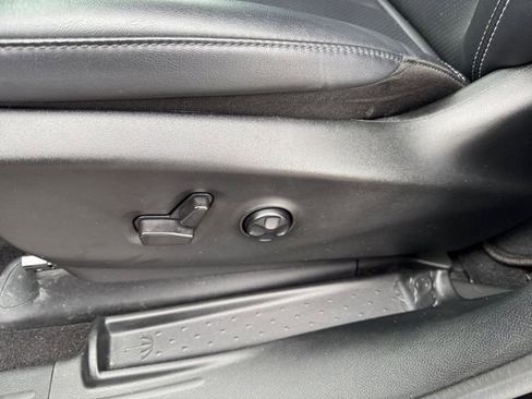 Used 2025 Chrysler Pacifica Select AWD/4WD image 15