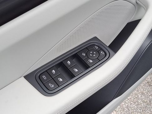 New 2026 Porsche Macan 4 Electric image 26