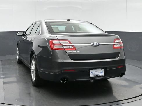 Used 2017 Ford Taurus SE image 5