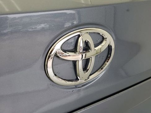 Used 2023 Toyota Corolla Cross XLE w/ Convenience Package FWD image 9
