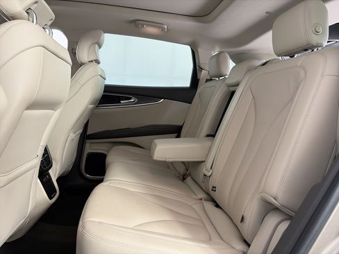 Used 2019 Lincoln Nautilus Reserve w/ Cargo Utility Package AWD/4WD image 7