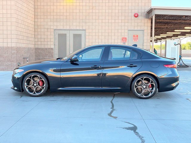 Used 2023 Alfa Romeo Giulia Veloce RWD image 10