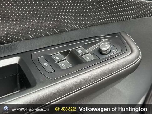 Certified 2025 Volkswagen Atlas SE image 17